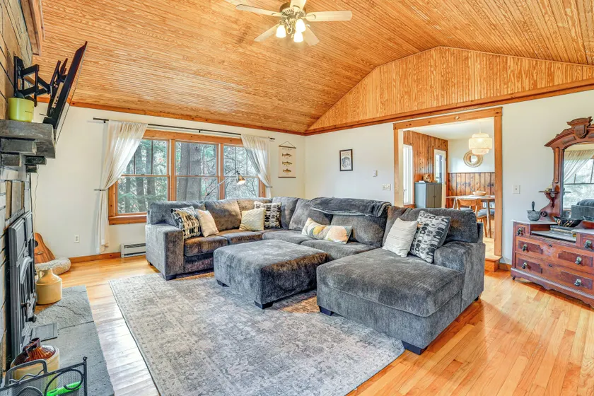 Cozy Cottage Near Hiking & Skiing! - Image 1