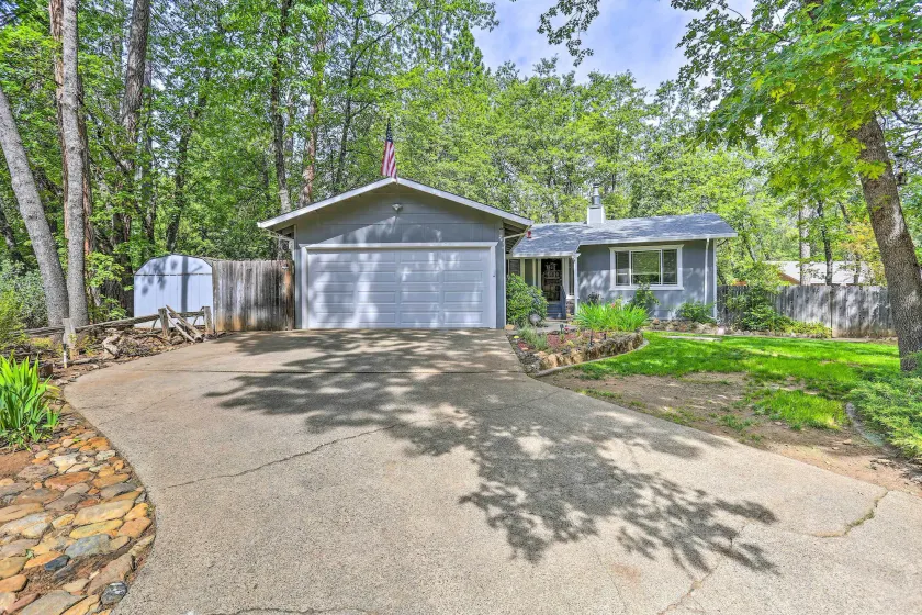 Charming Shasta Lake Retreat: Boat, Hike & Fish! - Image 1