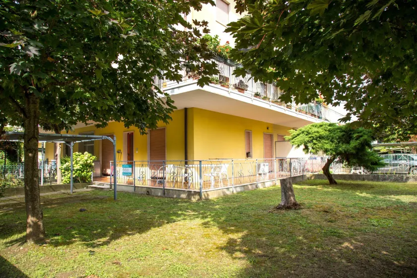 Pinewood escape with garden - Image 1