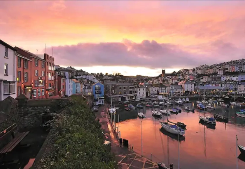 Quayside Hotel - Image 1