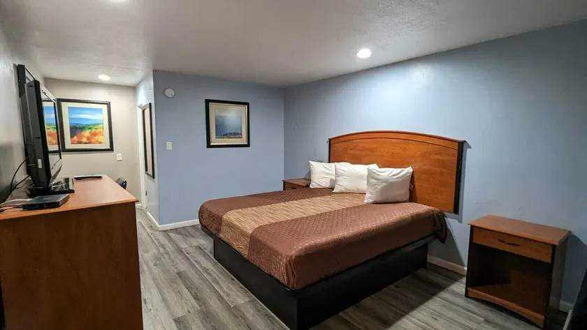 BEST MOTEL on Historic Route 66, Barstow - Image 1