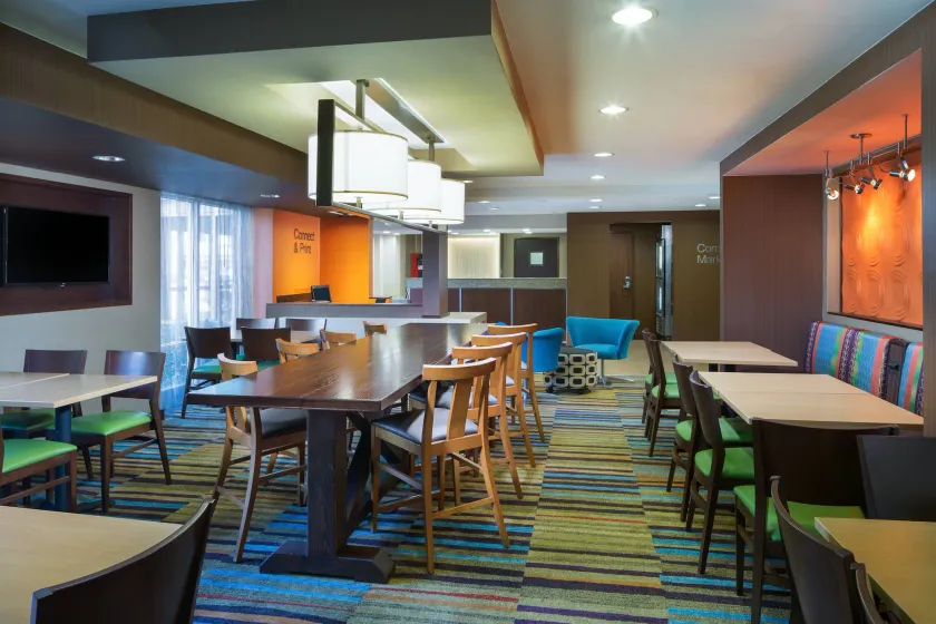 Fairfield Inn & Suites by Marriott San Antonio Airport/North Star Mall - Image 1
