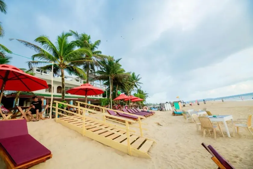 Royal Beach Hotel Hikkaduwa - Image 1