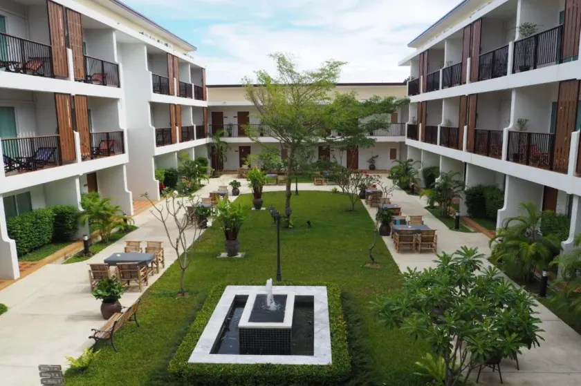 Crystal Lamai Hotel - Image 1