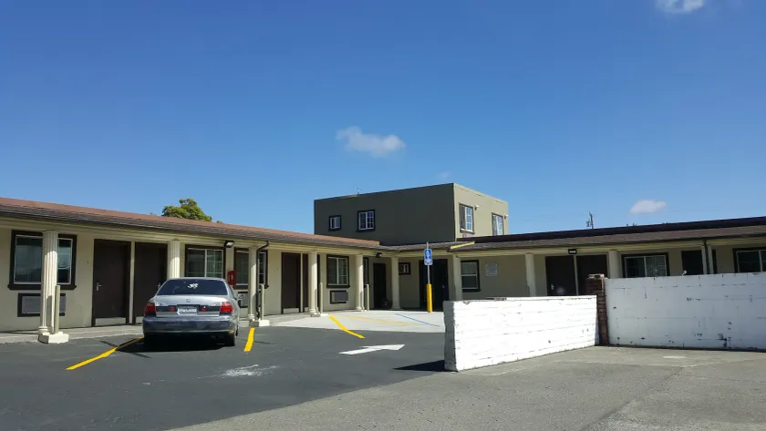 Fortuna Redwood Inn - Image 1