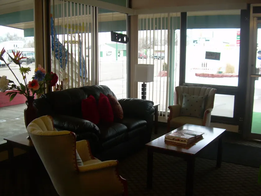 83 motel - Image 1