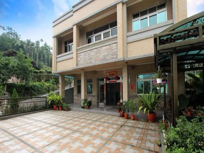 De Ren Tea Gardens - Image 1