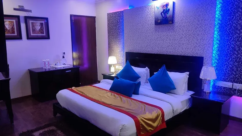 Hotel Comfort Inn Bl - Image 1