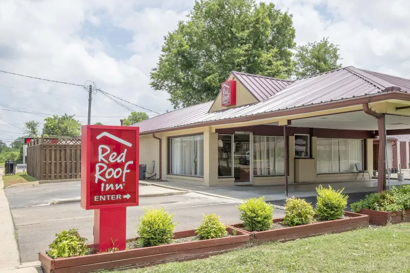 Red Roof Inn Starkville - University - Image 1