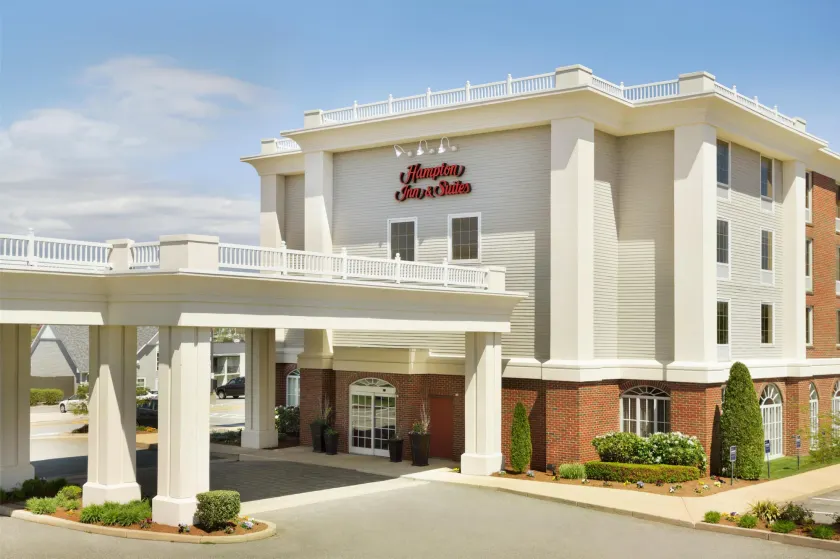 Hampton Inn & Suites Newport/Middletown - Image 1
