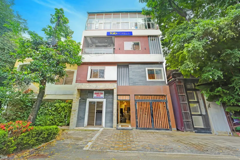 FabHotel Grand Stay Ambedkar Nagar - Image 1