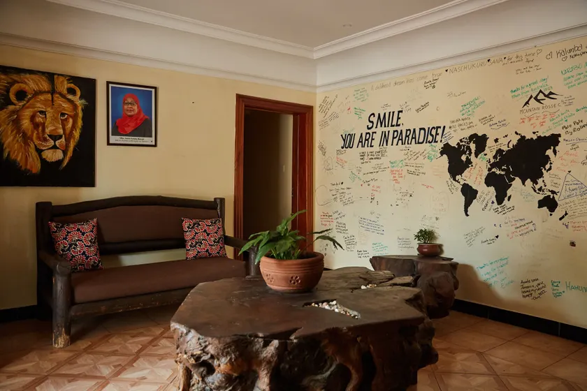 Viva Tanzania - Interior entrance