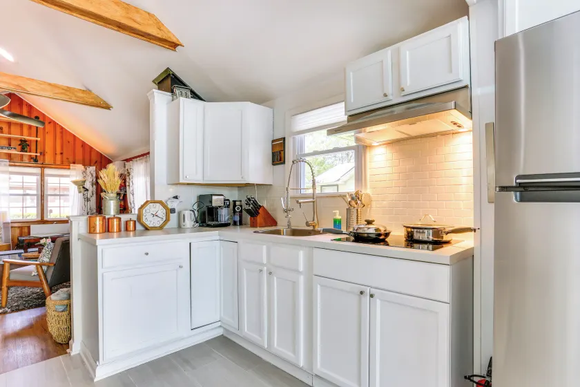 All-Season Vernon Township Lake House Retreat! - Intérieur