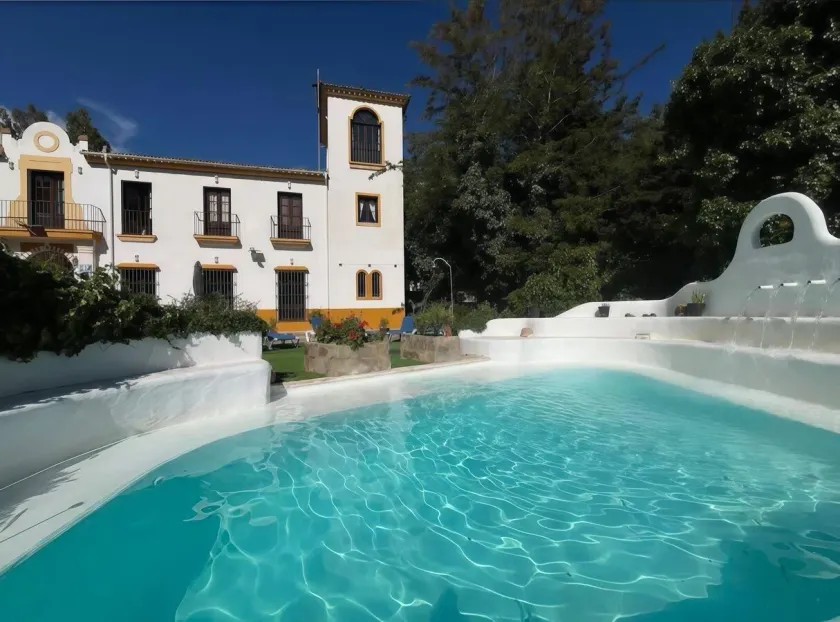Hotel Humaina - Image 1