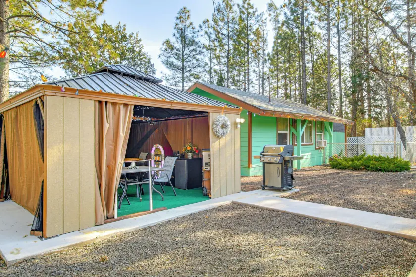 Grill, Fire Pit: Pet-Friendly Lakeside Cottage! - Image 1
