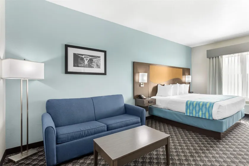 Best Western Plus Waller Hotel - Image 1