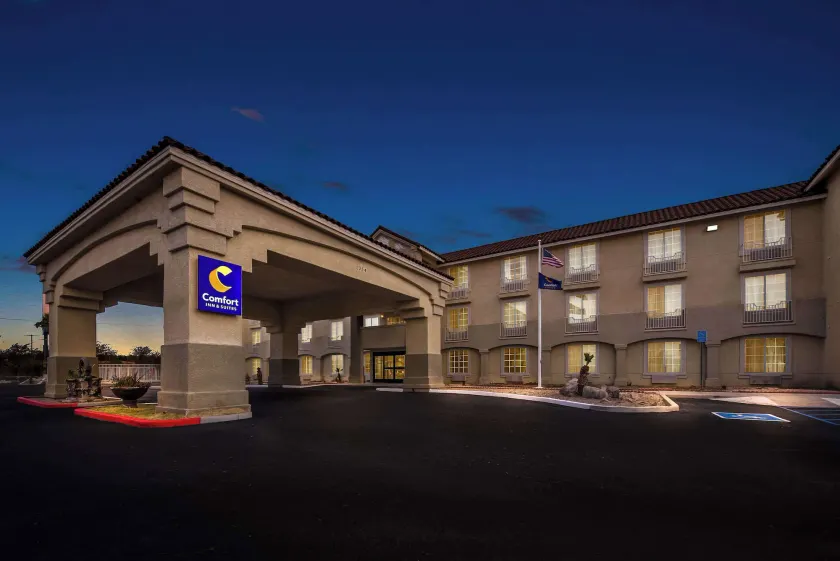 Comfort Inn & Suites El Centro I-8 - Image 1