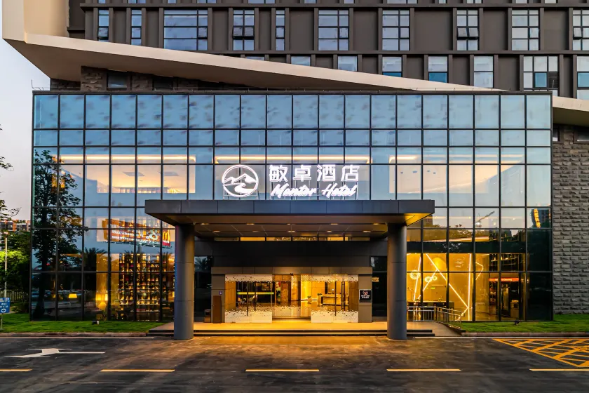 Mentor Hotel - Image 1
