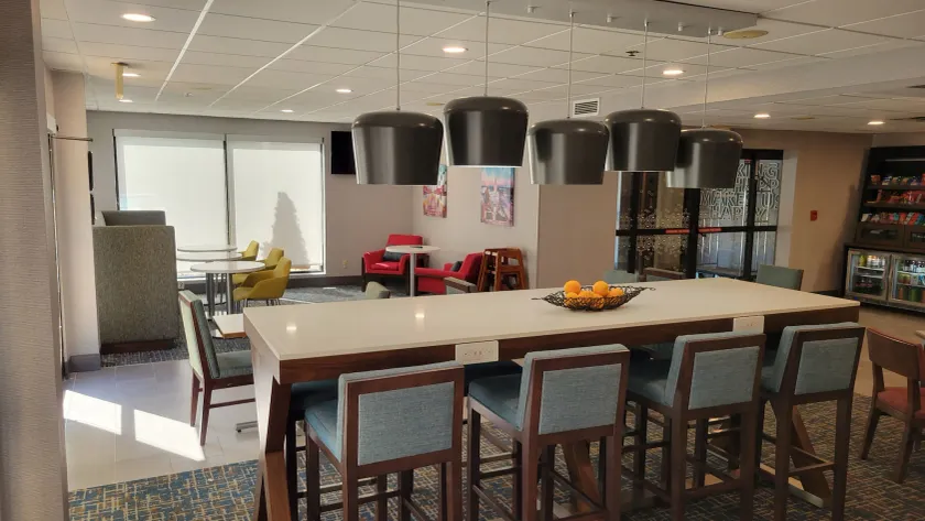 Hampton Inn Commerce - Image 1
