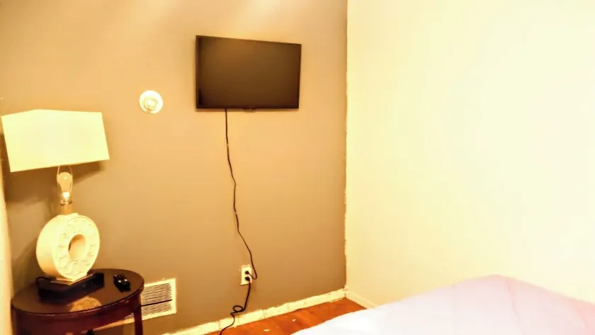 Room in Guest Room - Cozy Bedroom Close to Downtown - Zimmer