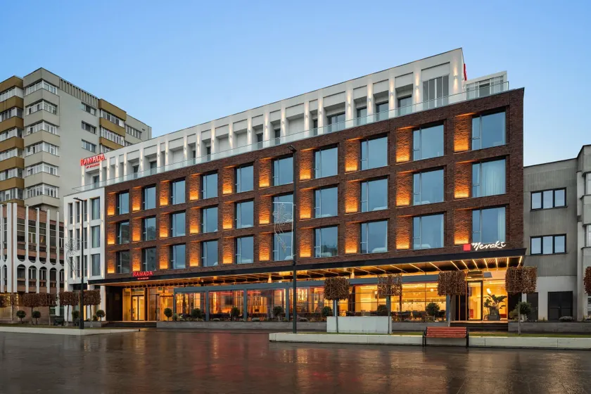 Ramada by Wyndham Zalau - Image 1