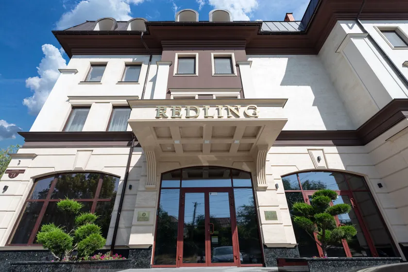Redling Hotel - Image 1