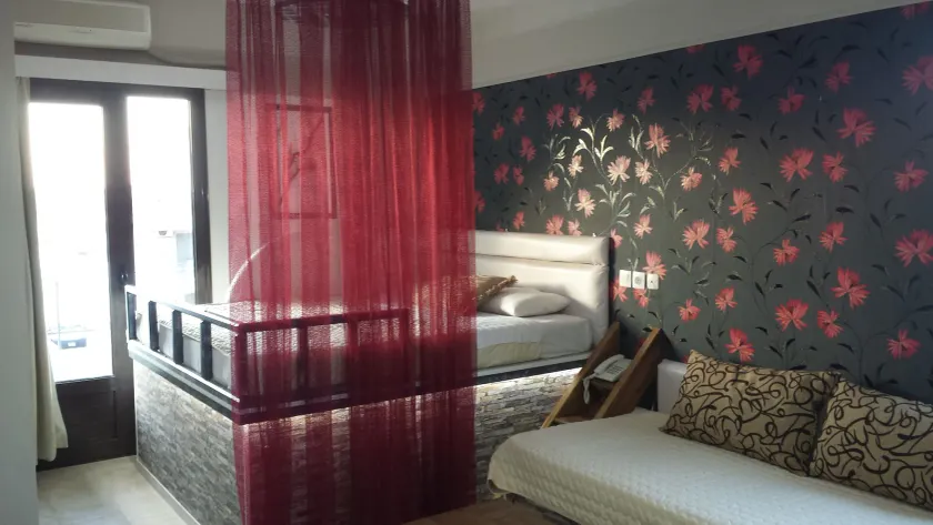 Takis Hotel Apartments - Image 1