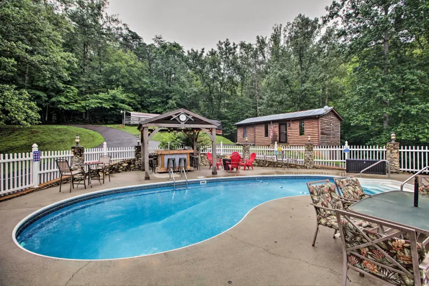 Carters Hideaway by Fairy Stone Pool and Hot Tub - Image 1
