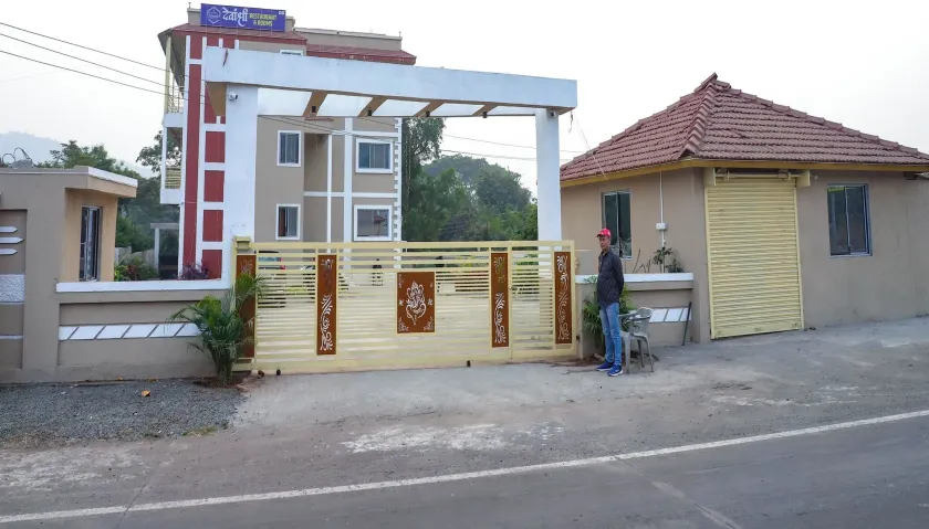 Hotel Devanshri - Image 1