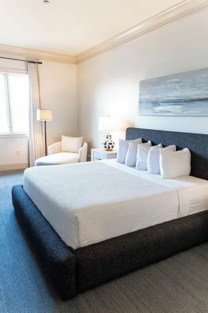 Carriage House Hotel - Image 1