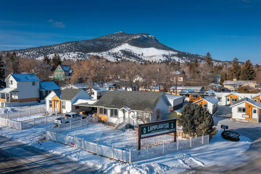 Lamplighter Cabins & Suites - Image 1