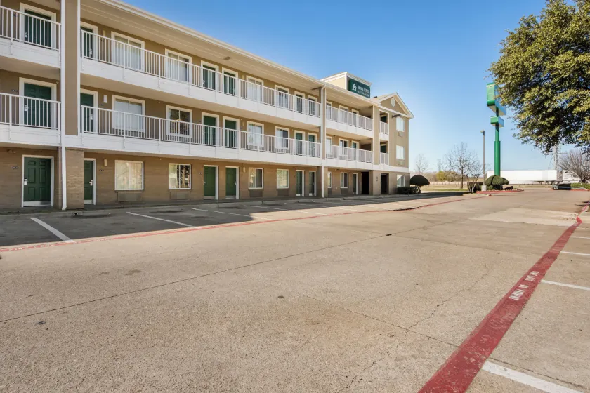HomeTowne Studios by Red Roof Dallas - Mesquite - Image 1