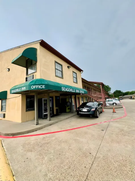 Seagoville Inn - Image 1