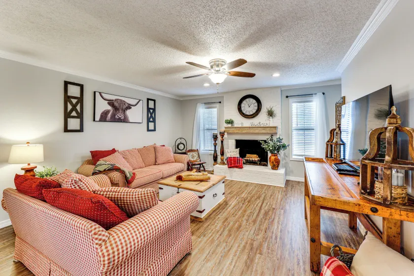 Near Lake Dardanelle: Updated Home w/ Large Yard! - Image 1