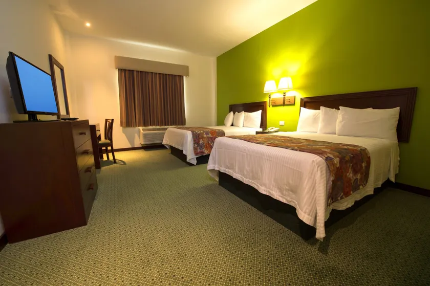Hotel Brio Inn - Image 1