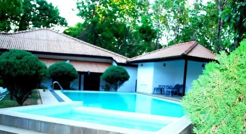 Jayasinghe Holiday Resort - Image 1
