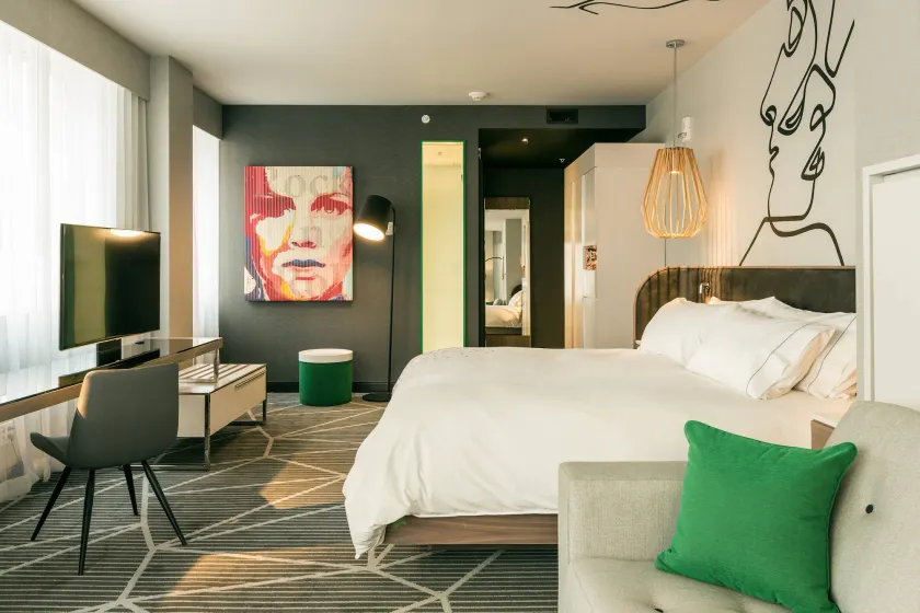 Renaissance Montreal Downtown Hotel - Image 1