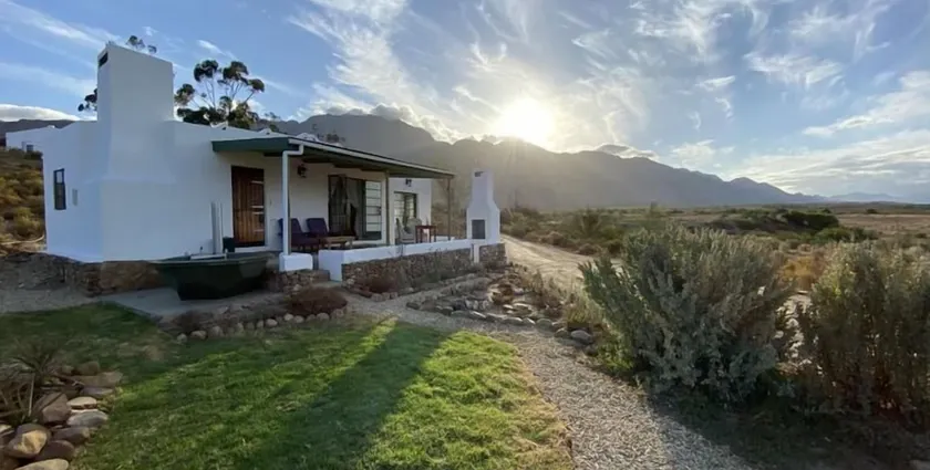 360on62 Farm Cottages - Image 1