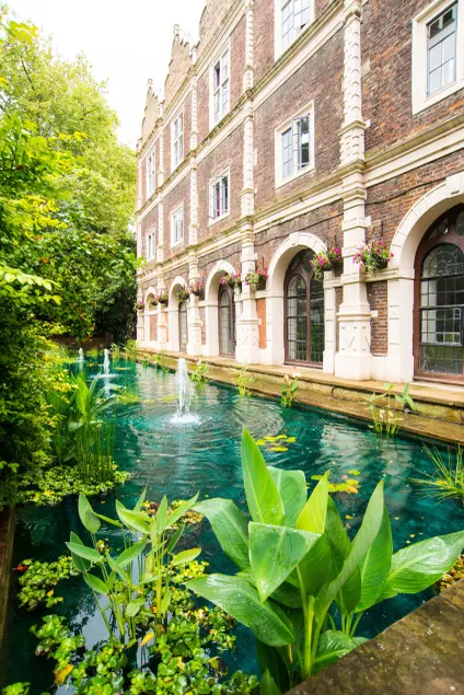 Safestay London Kensington Holland Park - Image 1