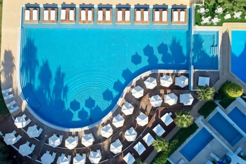 So Nice Beach Resort - Image 1