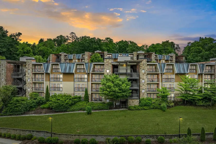 Lantern Lodge Asheville Biltmore Village - Image 1