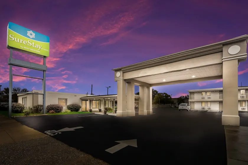 SureStay Hotel by Best Western Columbus Downtown - Image 1