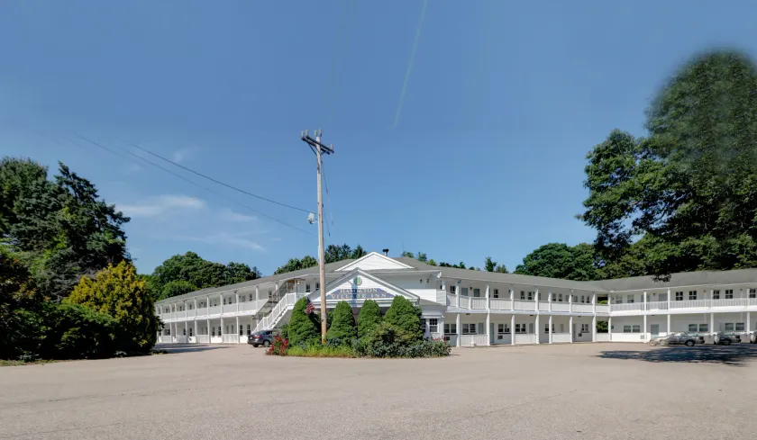 Hamilton Village Inn - Image 1