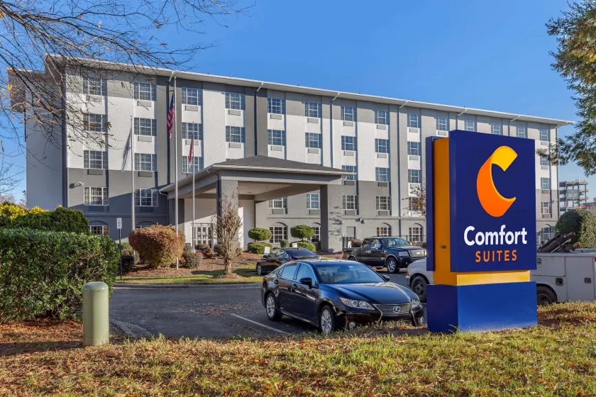 Comfort Suites Pineville - Ballantyne Area - Image 1