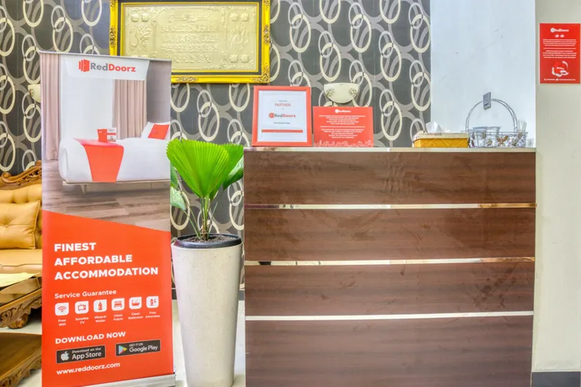 RedDoorz @ Jakal Atas KM 10 - Rezeption