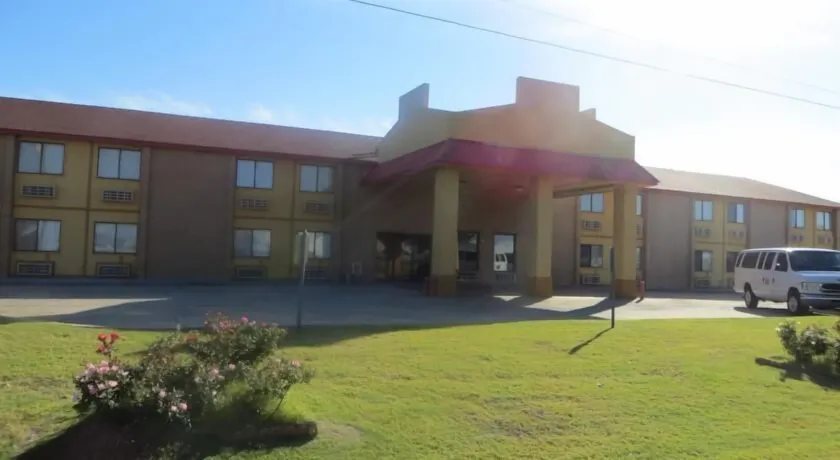Econo Inn and suites - Image 1