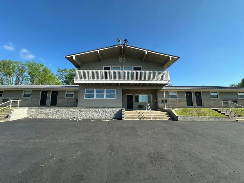 Budget Inn - Cambridge - Image 1