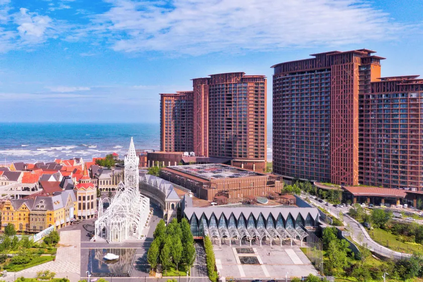 Qingdao Mangrove Tree Resort World - Red Coral Hotel - Image 1