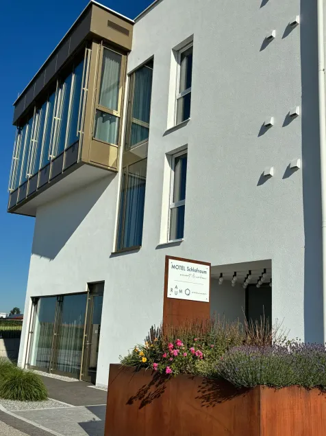 Motel Schlafraum Weng-Dein smartes Hotel-contactless check-In - Image 1