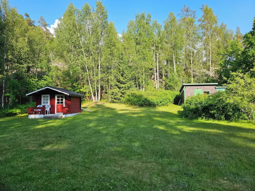 Cottage & 1200m² Garden - Image 1
